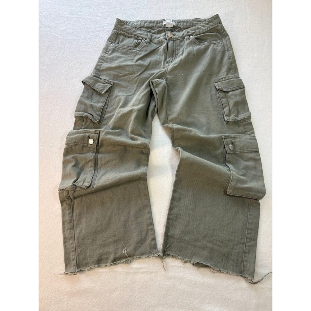 Garage Women's Size 7 Olive Green Pants‎ Cropped Raw Hem Cargo